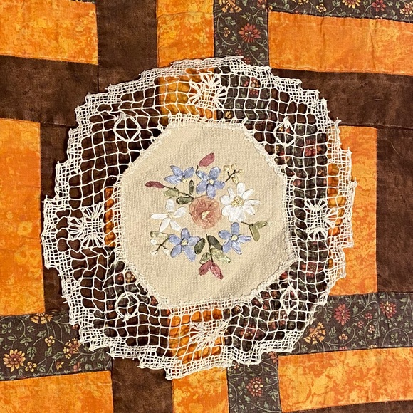 Beautiful Bulgarian Doily - Picture 3 of 4
